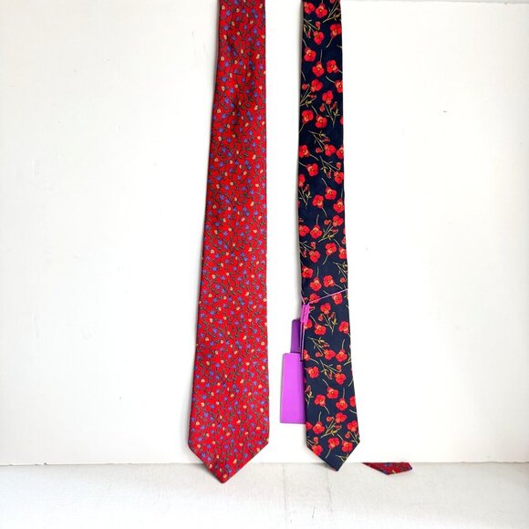 Liberty Fabric Set of 2 floral Silk Ties - Picture 2 of 10
